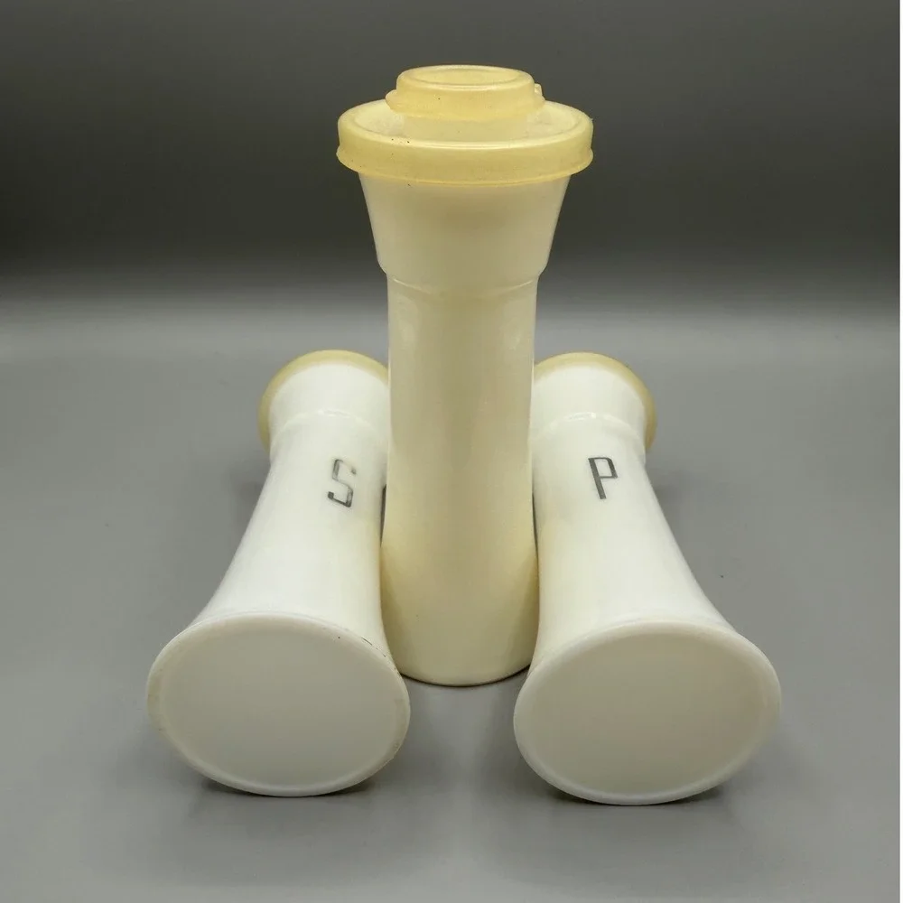 VTG Tupperware‎ Hourglass Salt & Pepper Shaker White Set of 3 Retro Kitchen 6.5